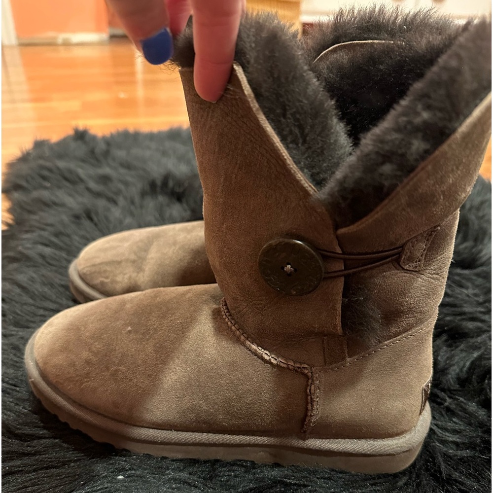 Bailey button uggs